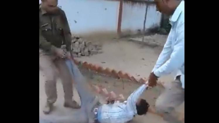 इस फोटो से जुड़ा वीडियो सोशल मीडिया पर वायरल हुआ है 