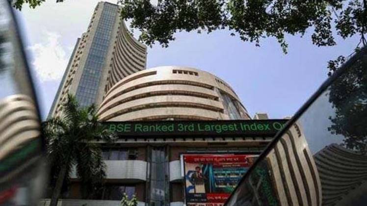 गिरावट के साथ खुले बाजार