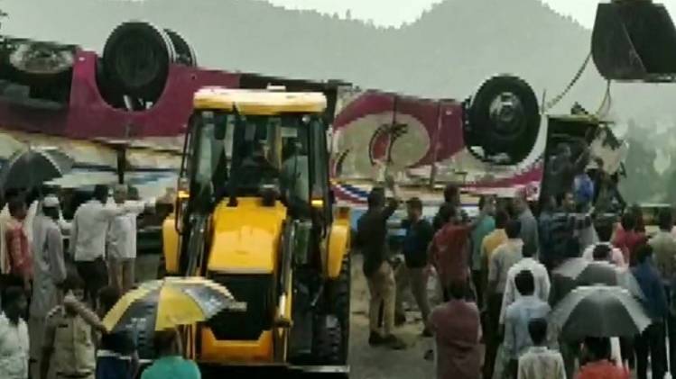 हादसे में 21 लोगों की मौत हो गई