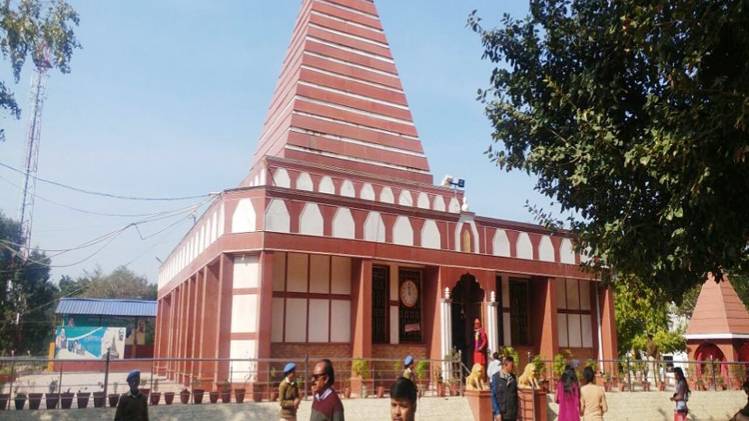 चतरा का इटखोरी स्थित विख्यात भद्रकाली मंदिर. हर रोज आते हैं सैंकड़ों भक्त. (फोटो- झारखंड सरकार)