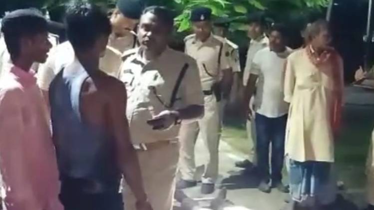 घटनास्थल पर पुलिस