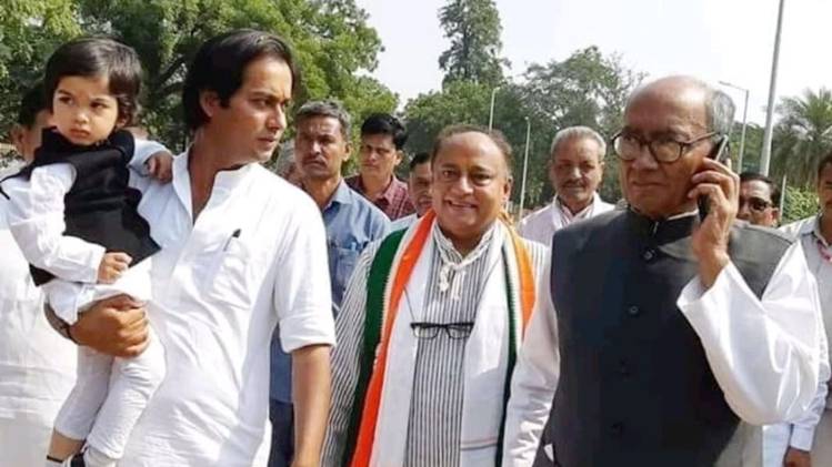 जयवर्द्धन सिंह और दिग्विजय सिंह (फाइल-फोटो)