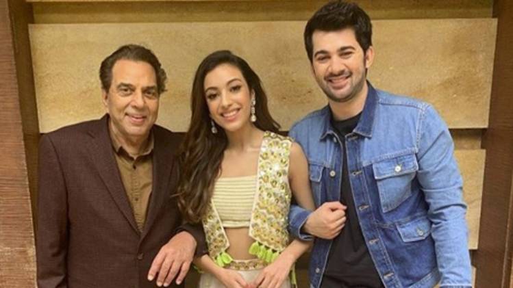 धर्मेंद्र, करण देओल और सहर बाम्बा (फोटो: इंस्टाग्राम)