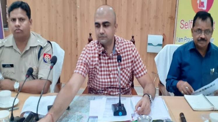 वोटर पर्ची को अपने मोबाइल फोन से स्कैन कर के बूथ की स्थिति जान सकेंगे