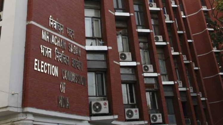 चुनाव आयोग ने NRC से बाहर लोगों को मतदान का अधिकार दिया