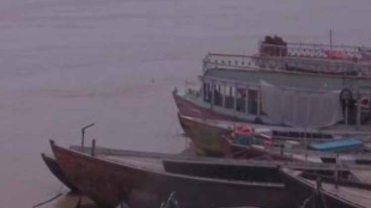 वाराणसी में भी गंगा उफान पर है. (फोटो-आजतक)