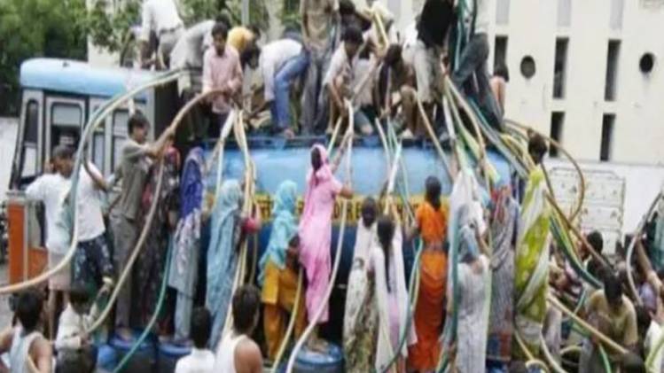 मुफ्त पानी योजना पर NGT ने सवाल खड़े किए हैं. (फाइल फोटो)