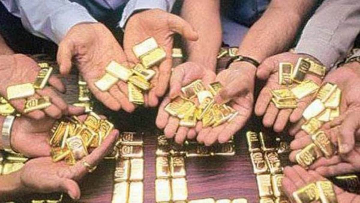 कन्नौज गोल्ड स्मगलिंग केस में सियासी घमासान: 10 किलो बरामदगी के बीच 26 बिस्कुट का दावा, पुलिस पर उठे सवाल कन्नौज गोल्ड स्मगलिंग केस में सियासी घमासान: 10 किलो बरामदगी के बीच 26 बिस्कुट का दावा, पुलिस पर उठे सवाल