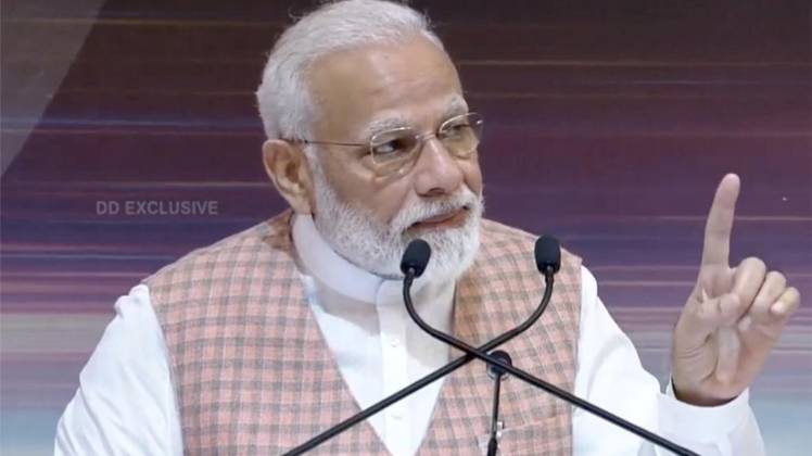 प्रधानमंत्री मोदी ने बढ़ाया वैज्ञानिकों का हौसला
