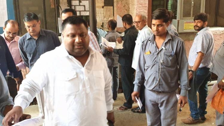 दिल्ली सरकार में माप-तौल विभाग के मंत्री इमरान हुसैन 