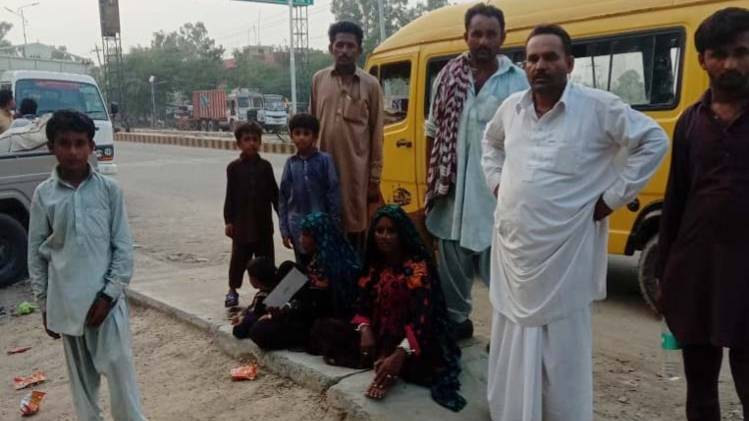 पाक में फंसे भारतीय नागरिक लौटे (फोटो- शरत कुमार)