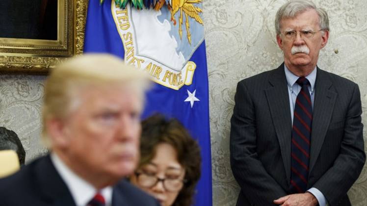 जॉन बोल्टन और डोनाल्ड ट्रंप (फोटो: AP)