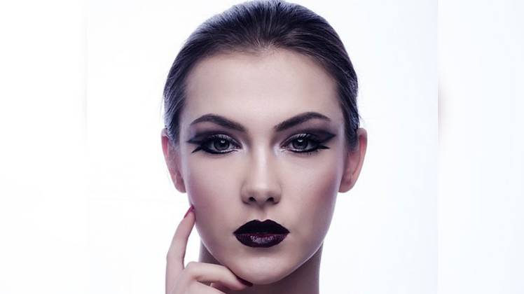 काजल लगाना भी एक आर्ट है जो सबके बस की  बात नहीं