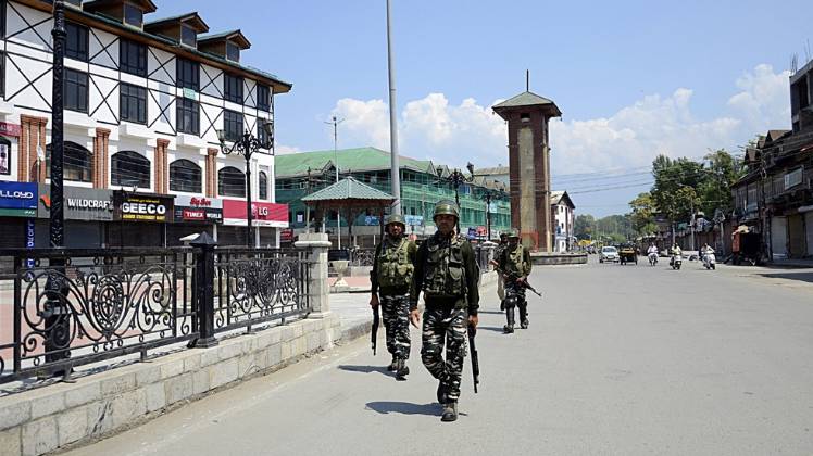 कश्मीर में सुरक्षा व्यवस्था (फाइल फोटो- ANI)