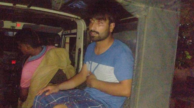 पिटाई का शिकार कश्मीरी युवक (फोटो- शरत कुमार)