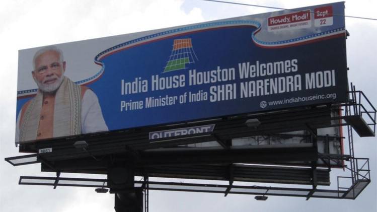 ह्यूस्टन की सड़कों पर लगे पोस्टर