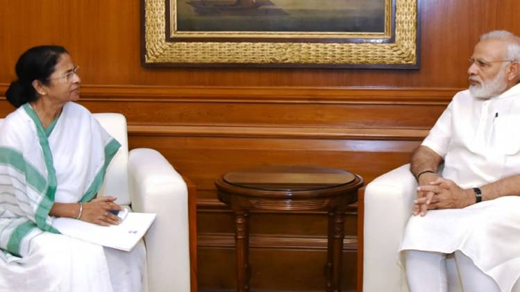 नरेंद्र मोदी और ममता बनर्जी की फाइल फोटो (IANS)