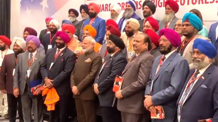 पीएम मोदी ने सिख समुदाय से की मुलाकात