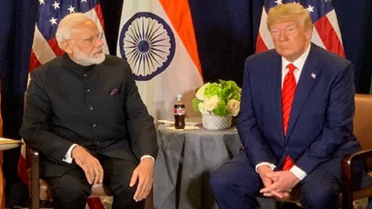 प्रधानमंत्री नरेंद्र मोदी के साथ अमेरिका के राष्ट्रपति डोनाल्ड ट्रंप (तस्वीर- ट्विटर)