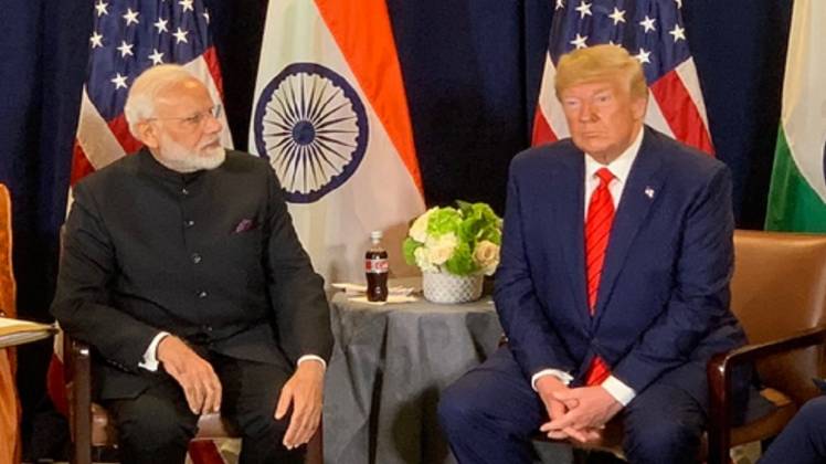 प्रधानमंत्री नरेंद्र मोदी के साथ अमेरिका के राष्ट्रपति डोनाल्ड ट्रंप (तस्वीर- ट्विटर)