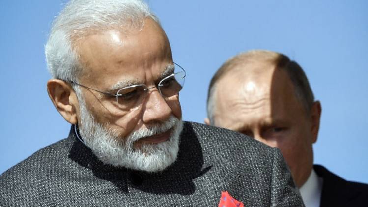 रूस में प्रधानमंत्री नरेंद्र मोदी (फोटो: AP)