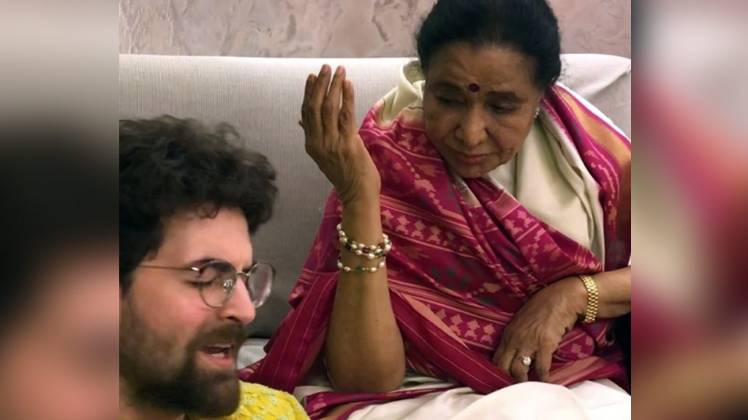 नील नितिन मुकेश और आशा भोसले (फोटो-वीडियो ग्रैब)