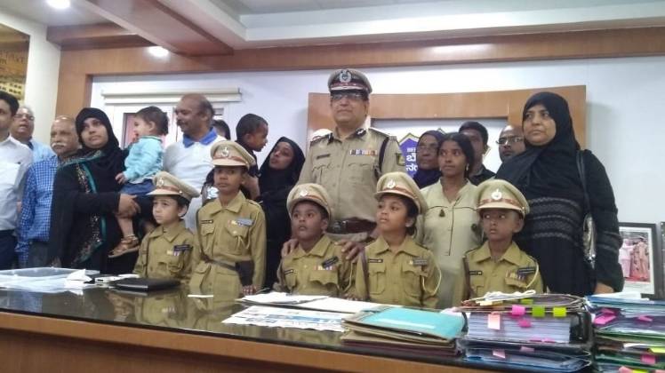 बच्चों को बनाया गया अधिकारी (फोटो- ANI)