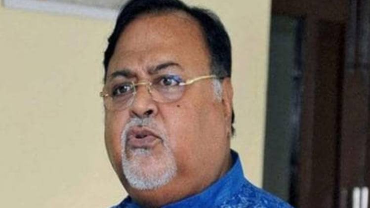 बंगाल के शिक्षा मंत्री पार्थ चटर्जी (फाइल फोटो)