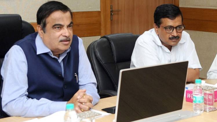 दिल्ली में पॉल्यूशन पर क्रेडिट वॉर (फोटो: नितिन गडकरी, अरविंद केजरीवाल PIB)