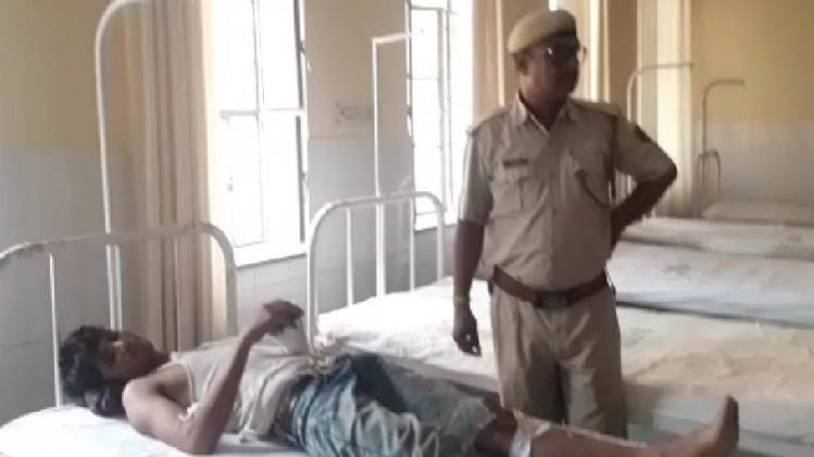 मुनफेद खान नाम के एक शख्स की रविवार देर रात पिटाई कर दी गई