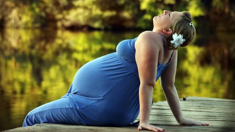 प्रेग्नेंसी में होने वाले सर्दी जुकाम से बचने के लिए आप आसान घरेलू नुस्‍खे ही अपनाएं