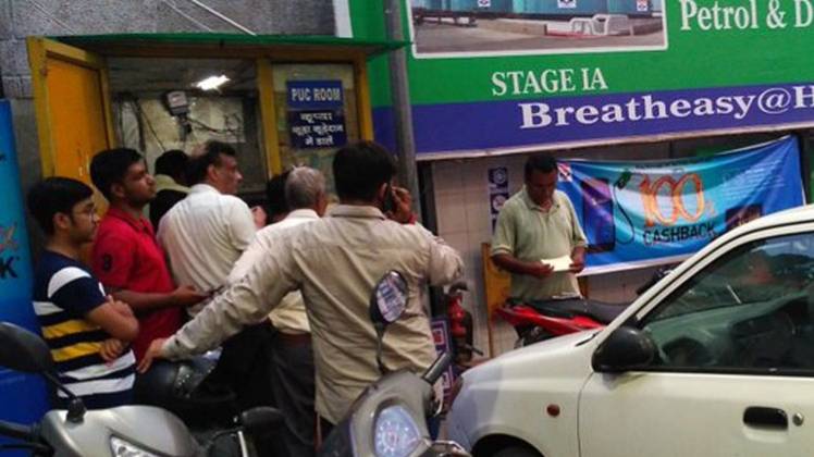 प्रदूषण सर्टिफिकेट बनवाने वालों की संख्या में तीन गुणा इजाफा (फोटो-ट्विटर हैंडल)