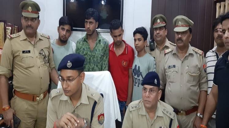 गोदाम में हुई लाखों की चोरी का हुआ खुलासा (Photo- Aajtak)