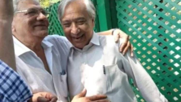 सीताराम येचुरी के साथ यूसुफ तारीगामी (फाइल फोटो)