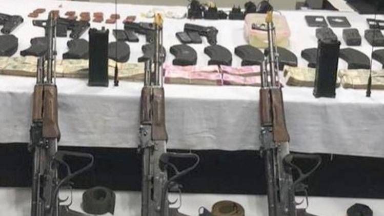 छापेमारी में बरामद सामान (फोटो-ANI)