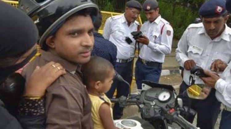 सरकार ने 1 सितंबर से ट्रैफिक जुर्माना कई गुना बढ़ाया है. (फाइल फोटो-PTI)