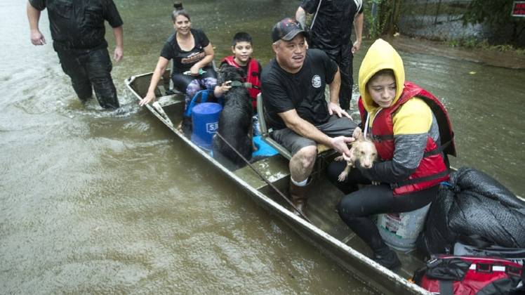 ह्यूस्टन में बाढ़ जैसे हालात (फोटो: AP)