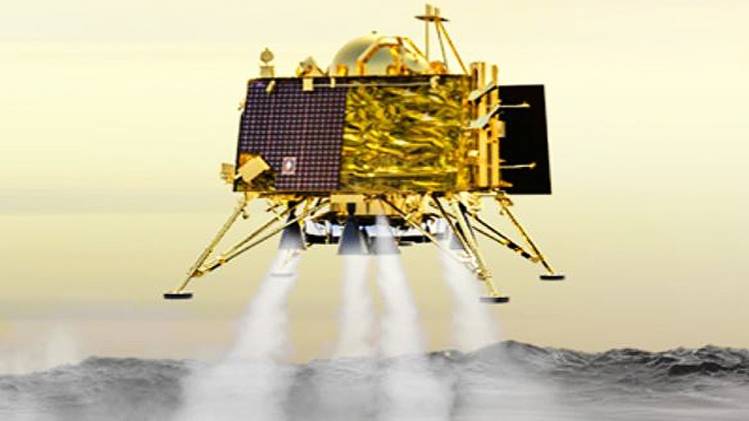 चांद पर उतरने से पहले विक्रम लैंडर के सेहत की जांच होगी. (फोटो-इसरो)