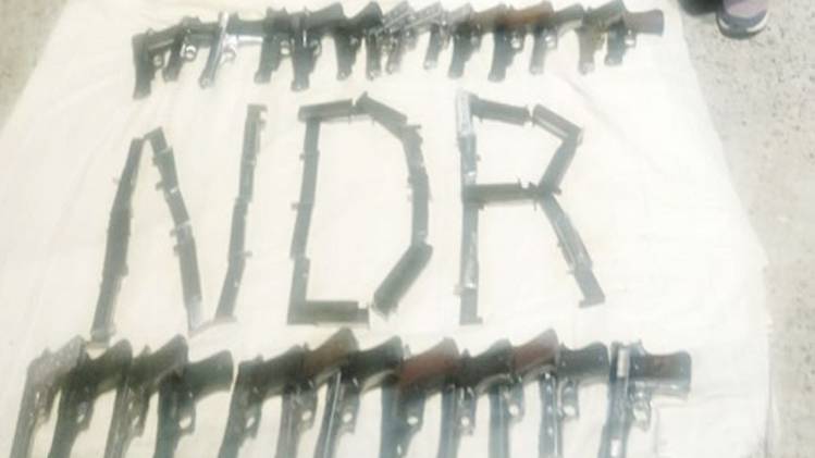 तस्करों से बरामद हथियार