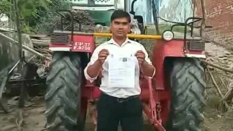 ट्रैक्टर ड्रइवर का कटा चालान (तस्वीर- ANI)