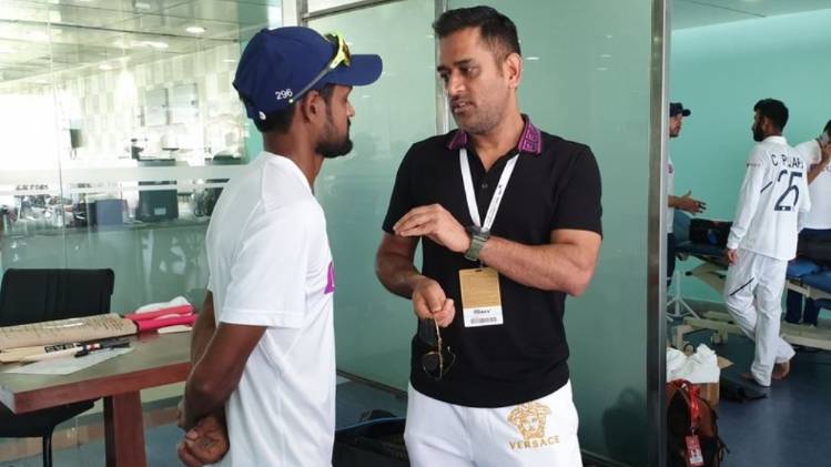 Shahbaz Nadeem and MS Dhoni