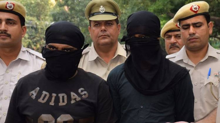 पुलिस की गिरफ्त में आरोपी 