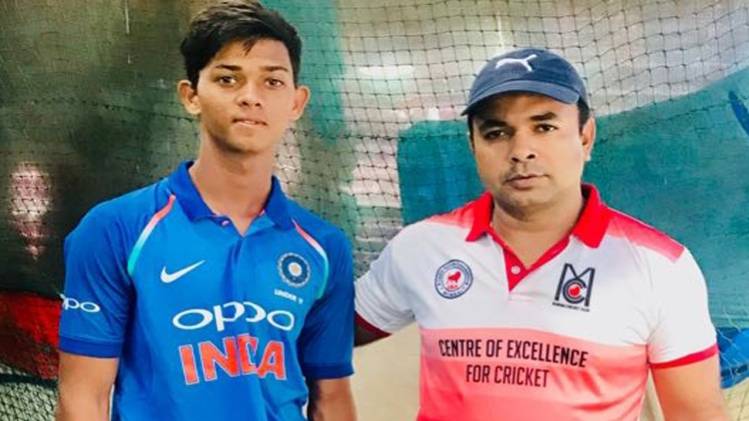 yashasvi jaiswal and coach jawala singh