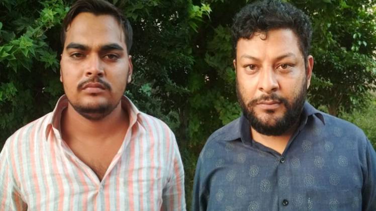 पुलिस के शिकंजे में आरोपी (Photo- Aajtak)