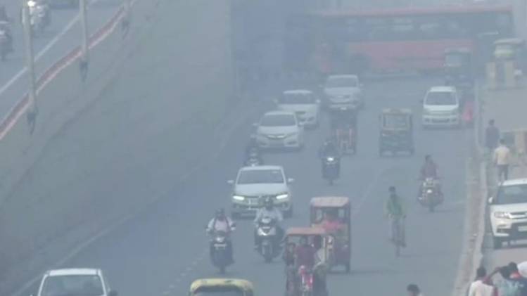 दिवाली के बाद दिल्ली में बिगड़ी हवा की सेहत (फोटो-ANI)