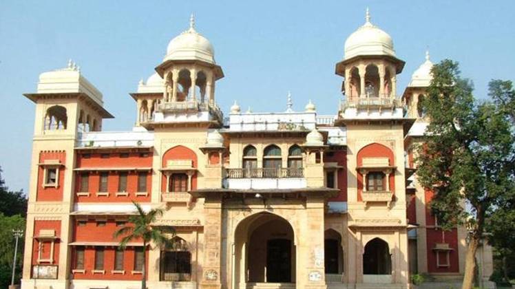 रैगिंग के आरोप में इलाहाबाद विश्वविद्यालय से 10 छात्र निलंबित