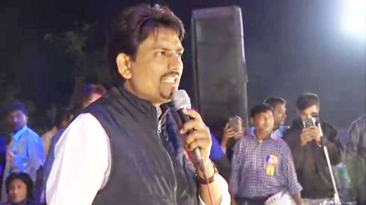 राधनपुर विधानसभा सीट से उपचुनाव लड़ रहे हैं अल्पेश ठाकोर (फाइल फोटो- फेसबुक)