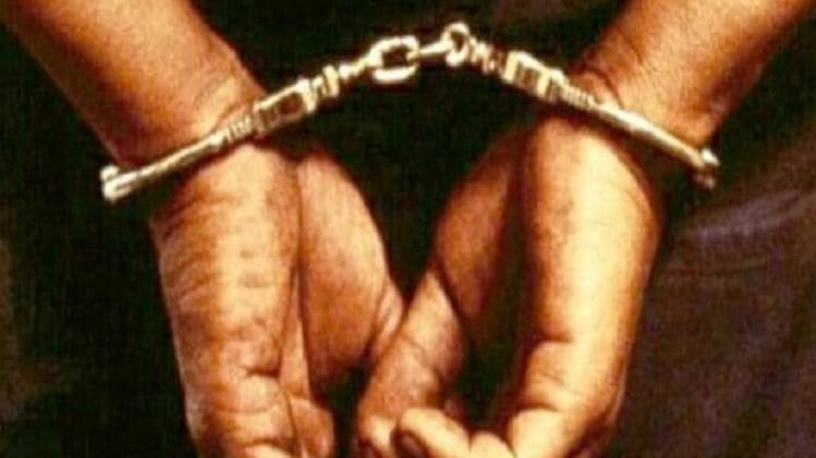 आरोपियों को पुलिस ने किया गिरफ्तार (प्रतीकात्मक तस्वीर)