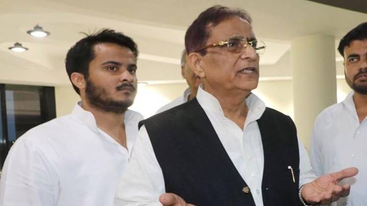 बेटे अब्दुल्ला आजम के साथ एसपी सांसद आजम खान (फोटो-ANI)