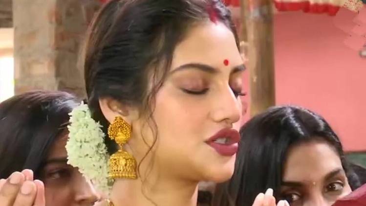 नुसरत जहां के दुर्गा पूजा करने पर हुआ विवाद